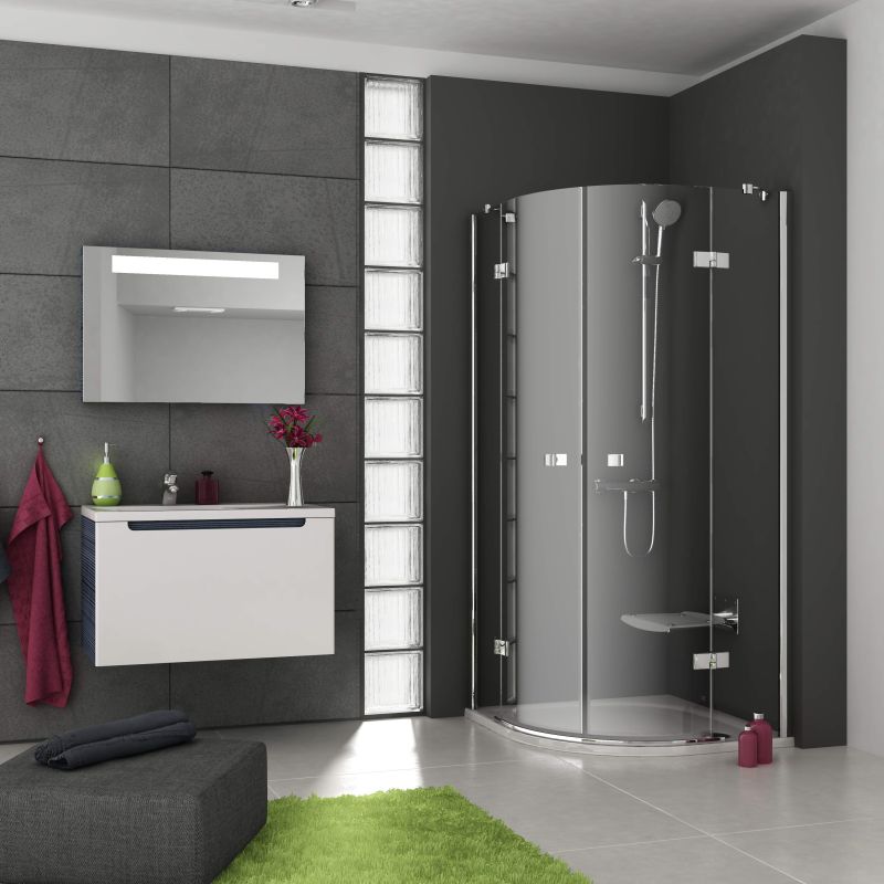 Keret nélküli zuhanykabin, biztonsági üveg zsanérokkal, pántokkal, a könnyített design kedvelőinek